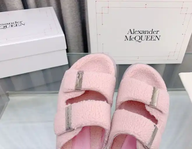 hype Alexander Mcqueen slippers