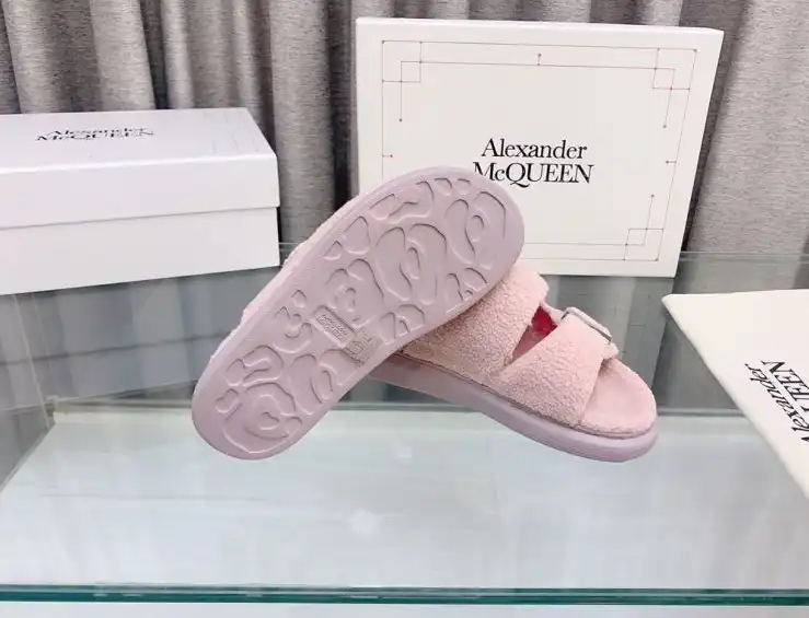 hype Alexander Mcqueen slippers