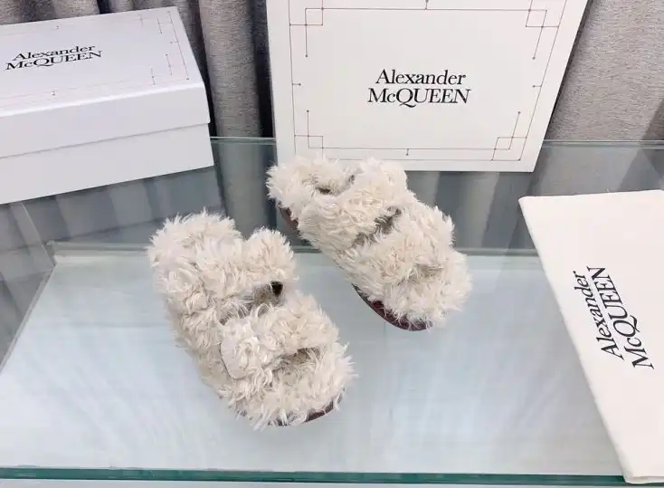 hype Alexander Mcqueen slippers