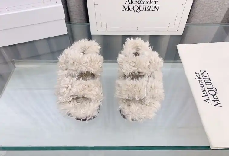 hype Alexander Mcqueen slippers