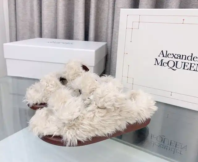 hype Alexander Mcqueen slippers