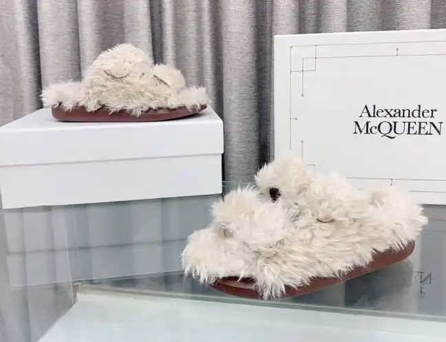 hype Alexander Mcqueen slippers