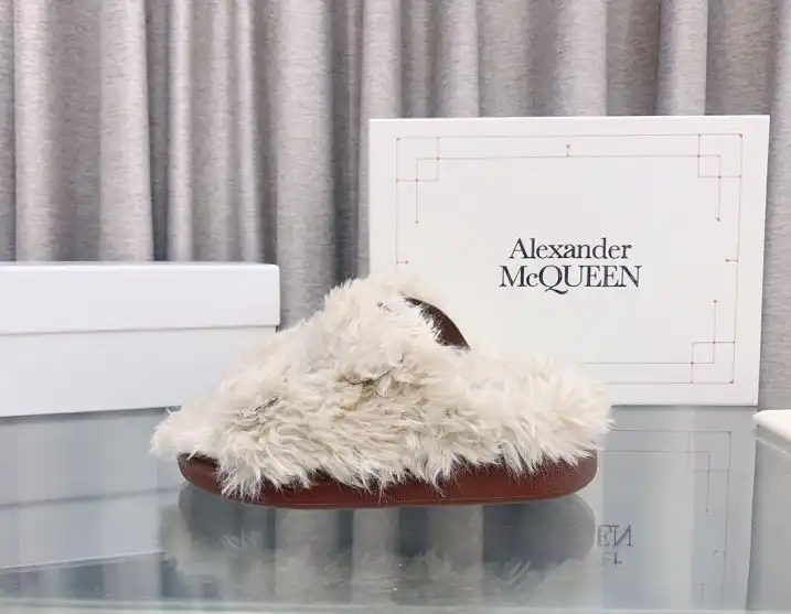 hype Alexander Mcqueen slippers