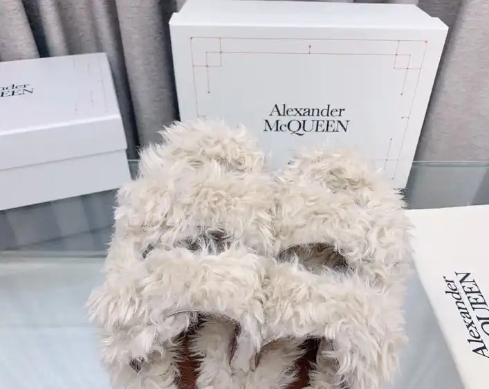 hype Alexander Mcqueen slippers