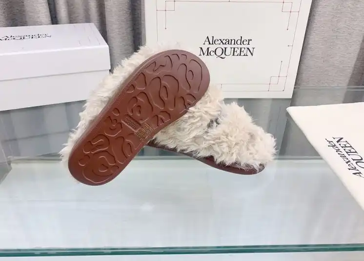 hype Alexander Mcqueen slippers