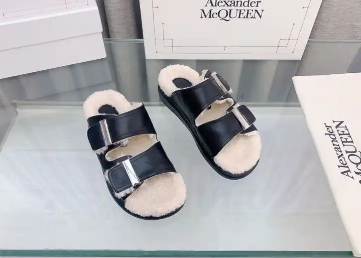 hype Alexander Mcqueen slippers