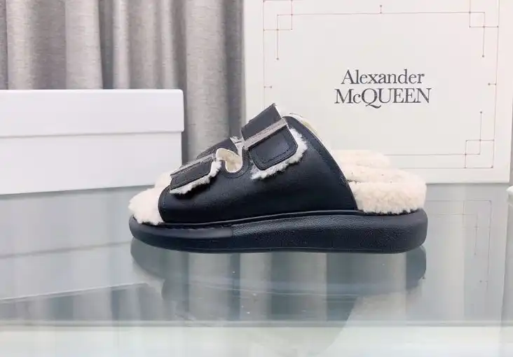 hype Alexander Mcqueen slippers