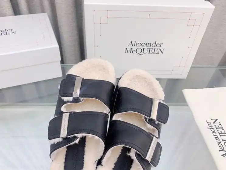 hype Alexander Mcqueen slippers