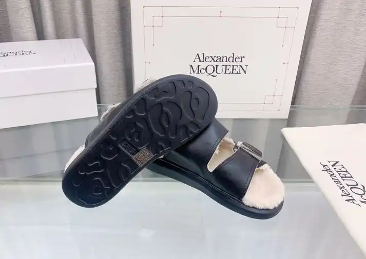 hype Alexander Mcqueen slippers