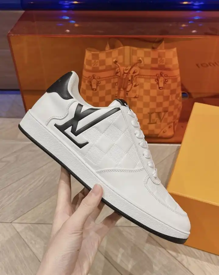 hype Louis Vuitton Sneakers