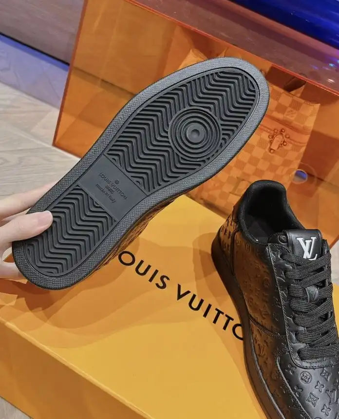 hype Louis Vuitton Sneakers