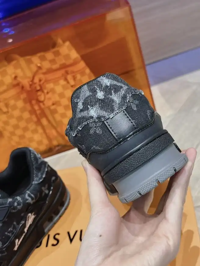 hype Louis Vuitton Sneakers