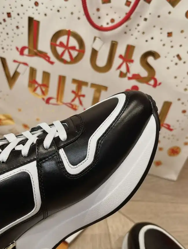 hype Louis Vuitton Sneakers