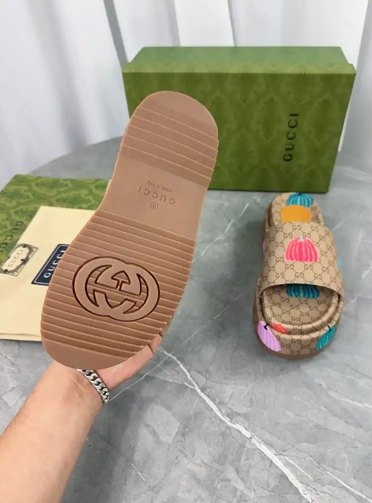 hype Gucci Slippers