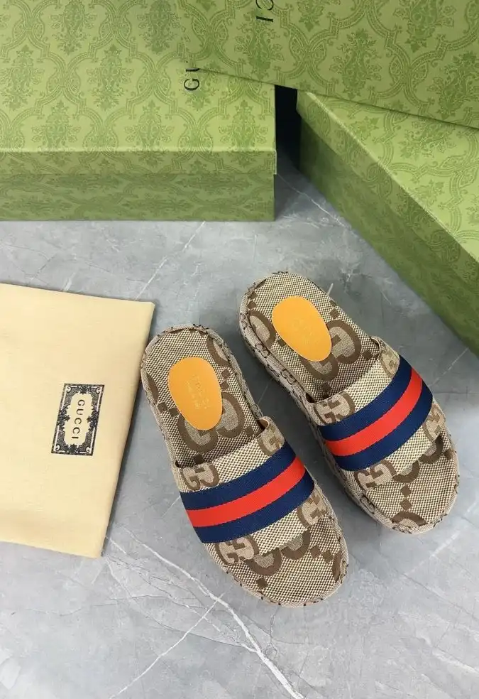 hype Gucci Slippers