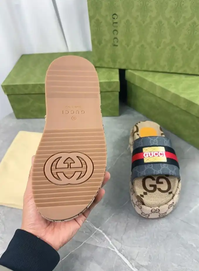 hype Gucci Slippers