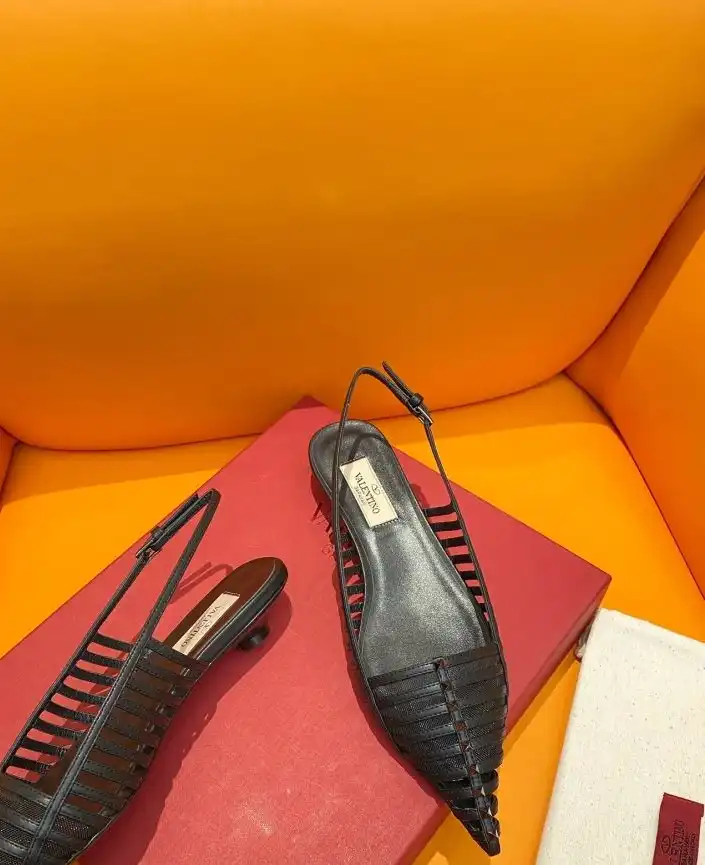 hype Valentino flat shoes