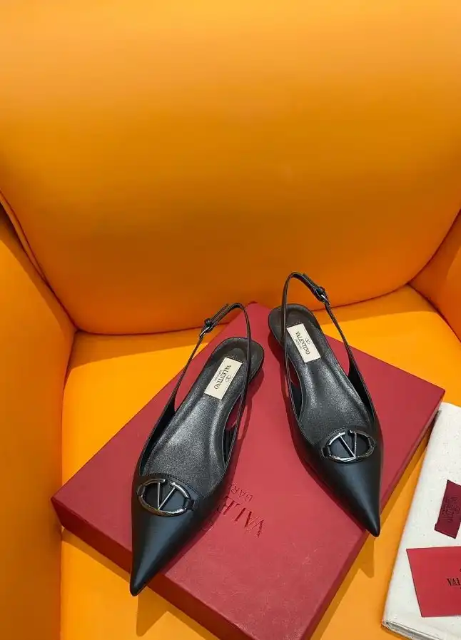 hype Valentino flat shoes