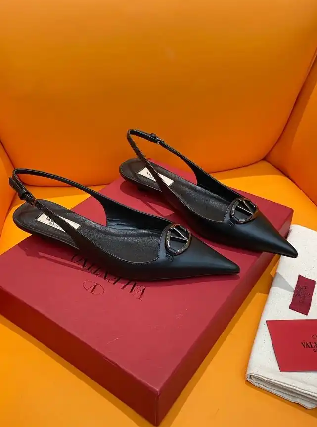 hype Valentino flat shoes