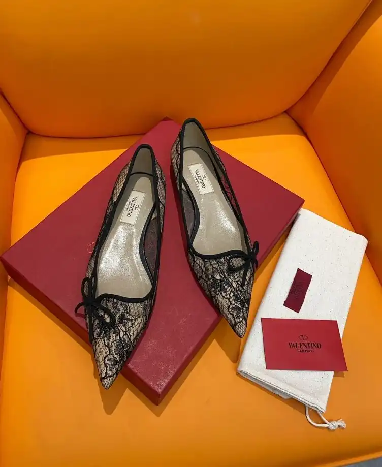 hype Valentino flat shoes