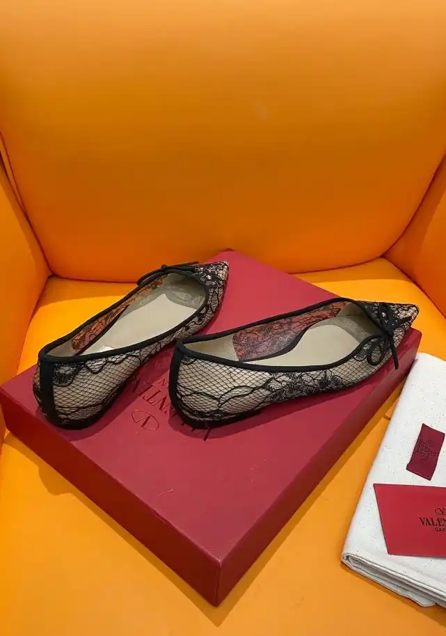 hype Valentino flat shoes