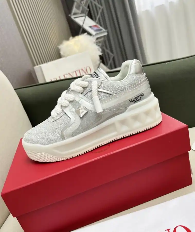 hype Valentino Sneakers