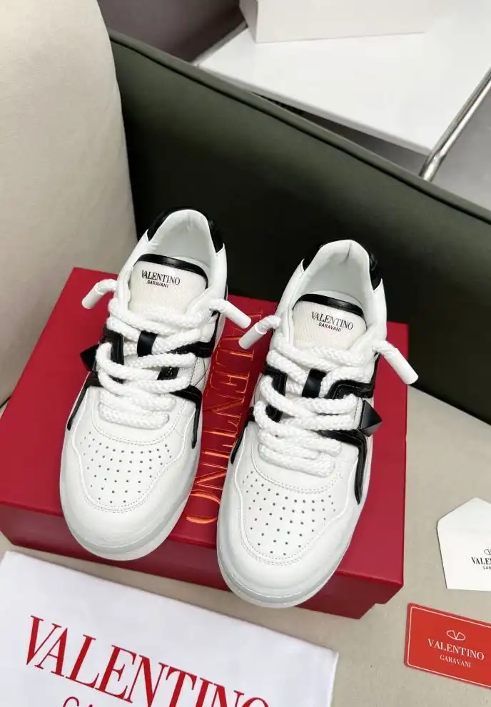 hype Valentino Sneakers