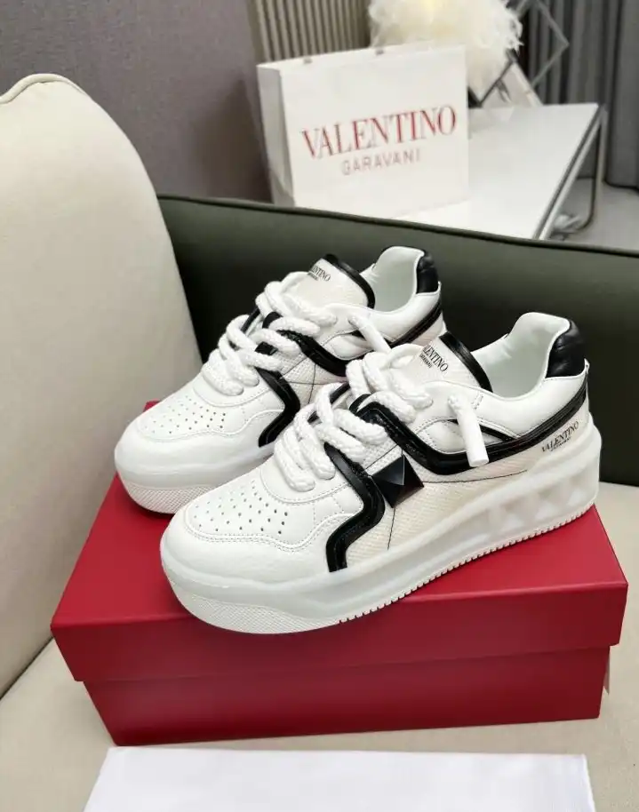 hype Valentino Sneakers