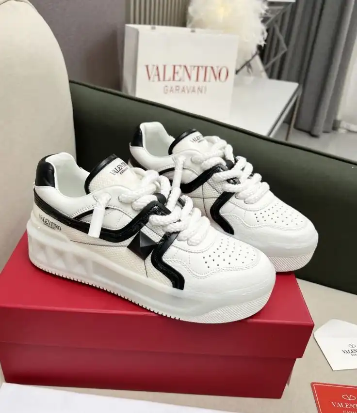 hype Valentino Sneakers