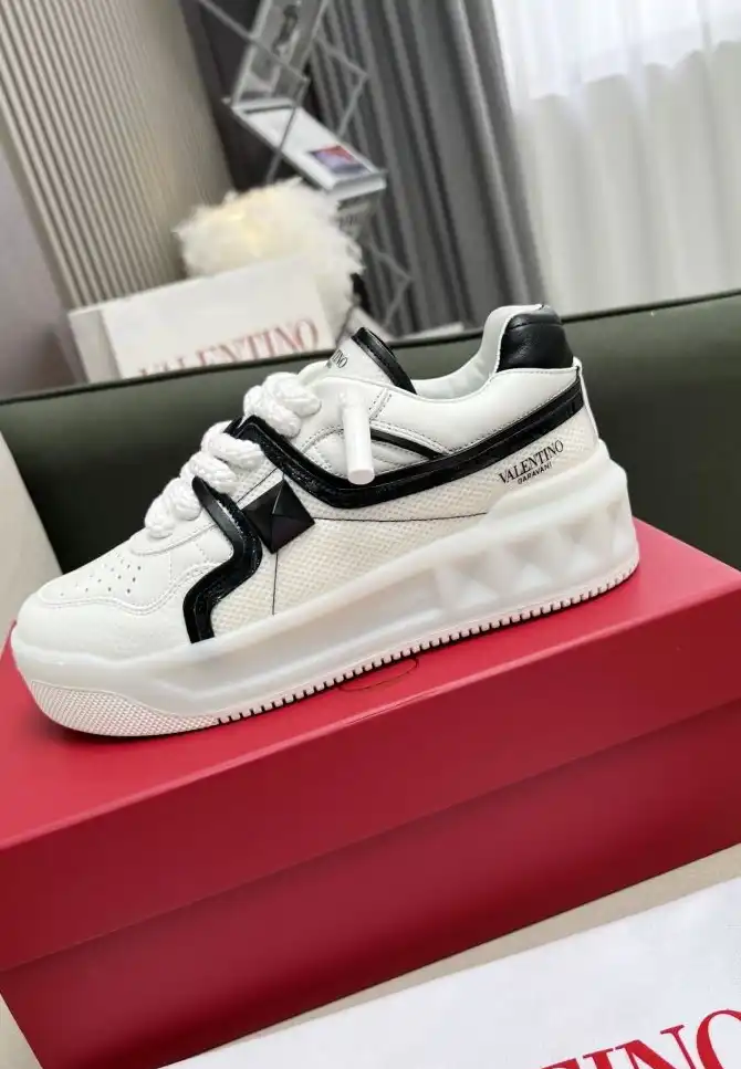 hype Valentino Sneakers