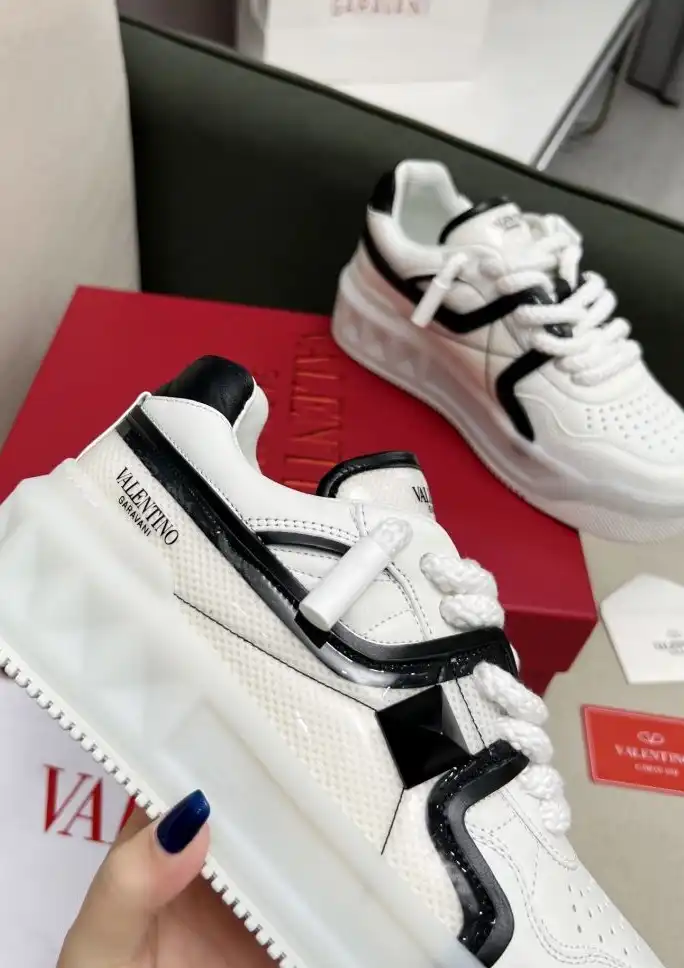 hype Valentino Sneakers