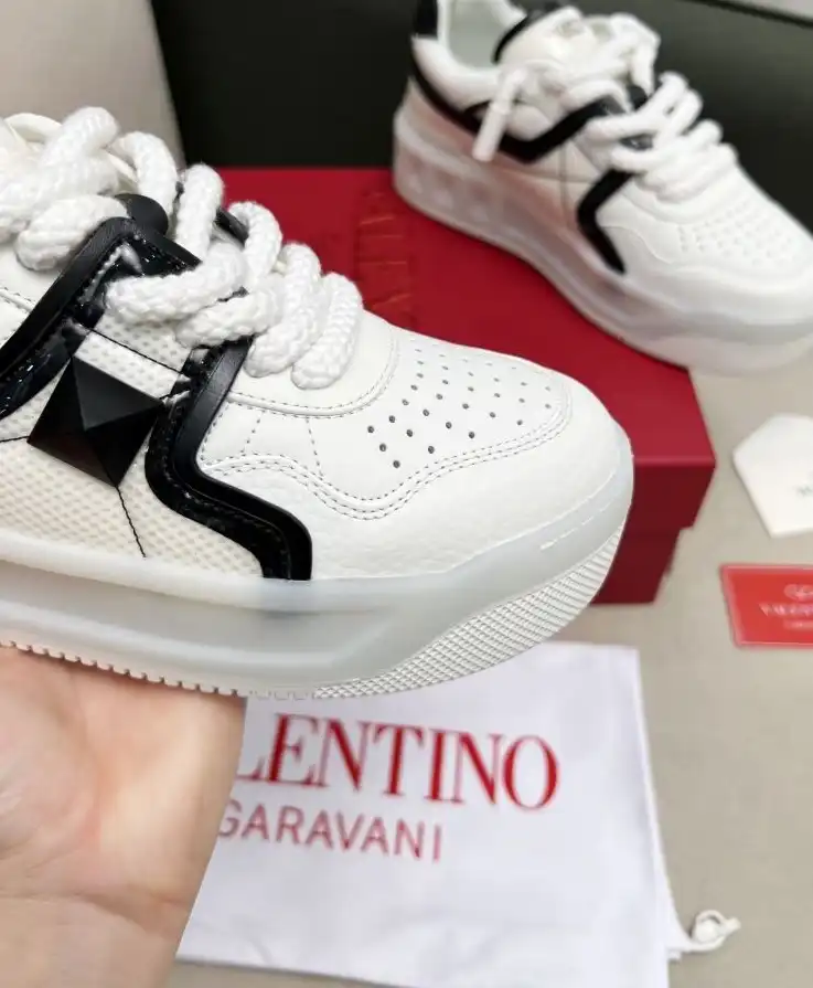 hype Valentino Sneakers