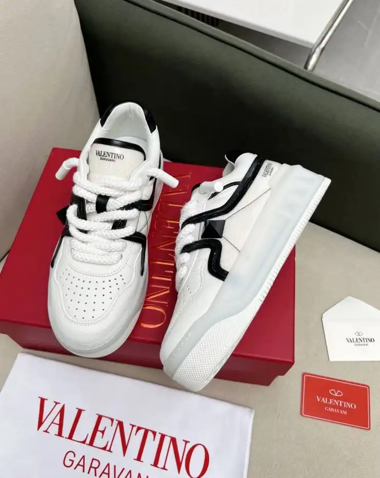 hype Valentino Sneakers