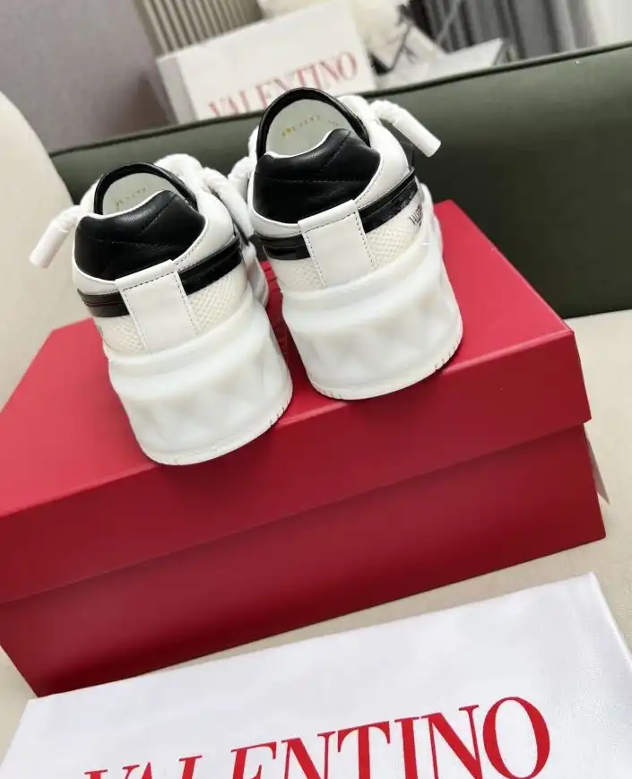 hype Valentino Sneakers