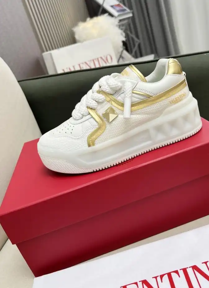 hype Valentino Sneakers