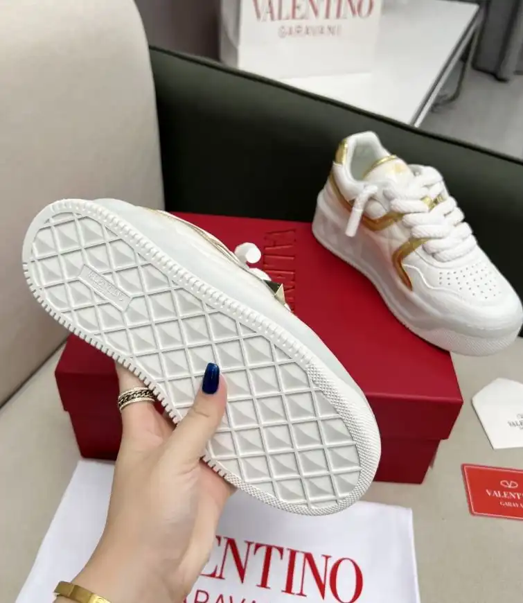 hype Valentino Sneakers