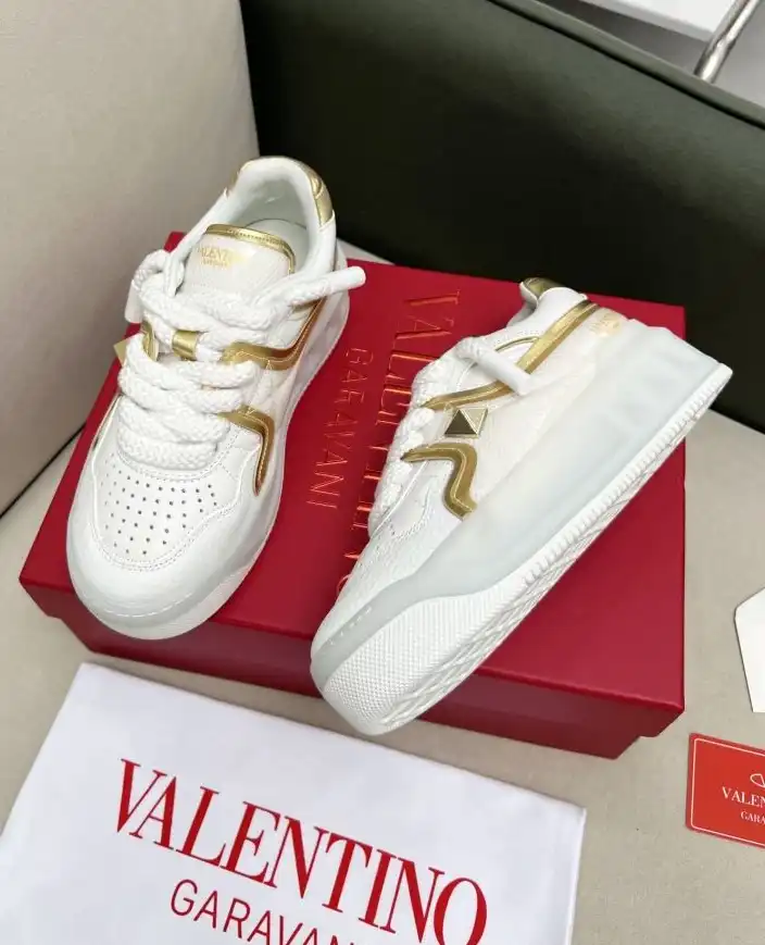 hype Valentino Sneakers