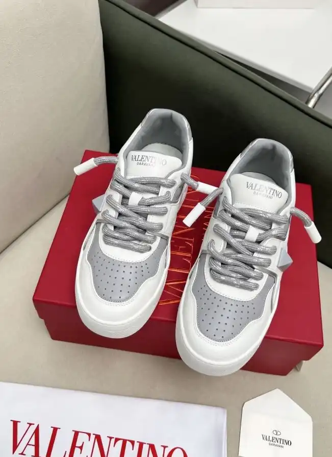 hype Valentino Sneakers