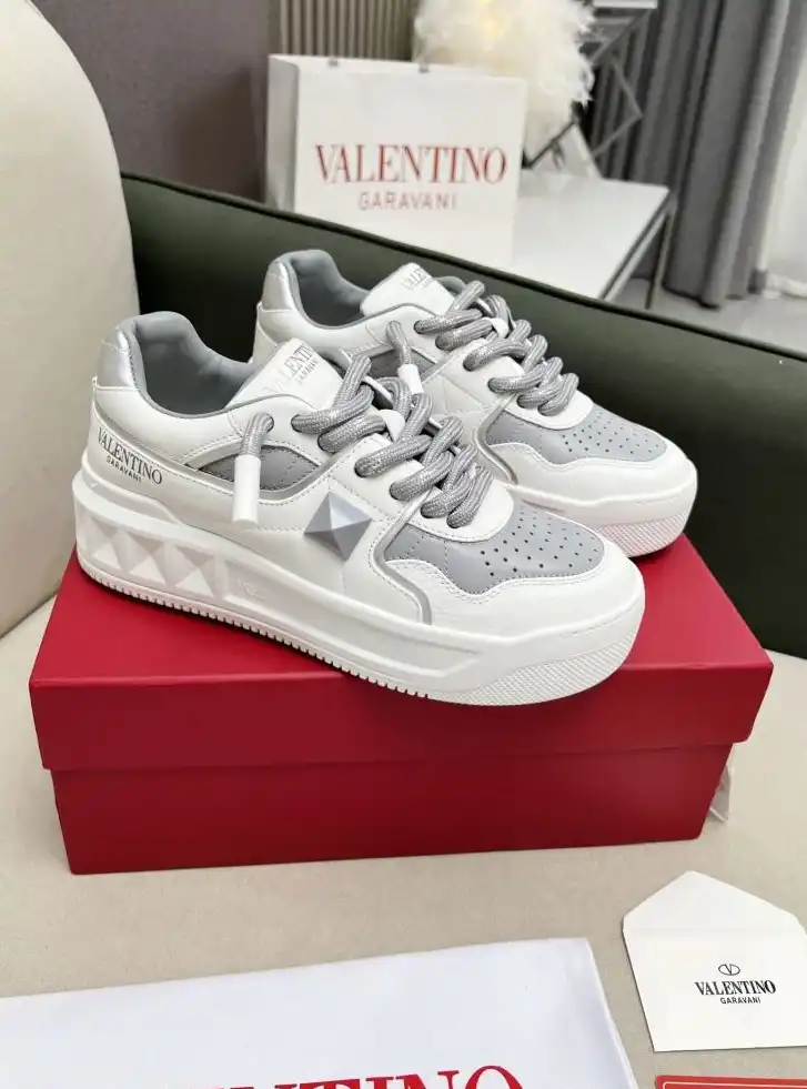 hype Valentino Sneakers