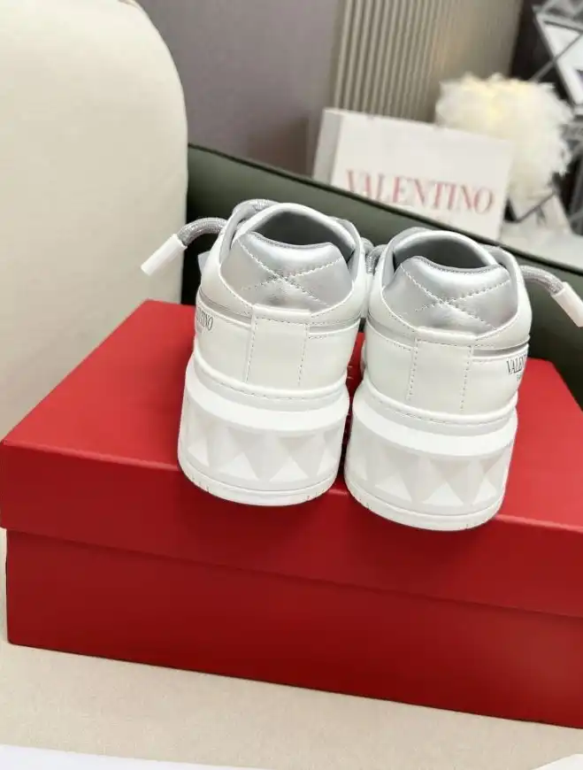 hype Valentino Sneakers