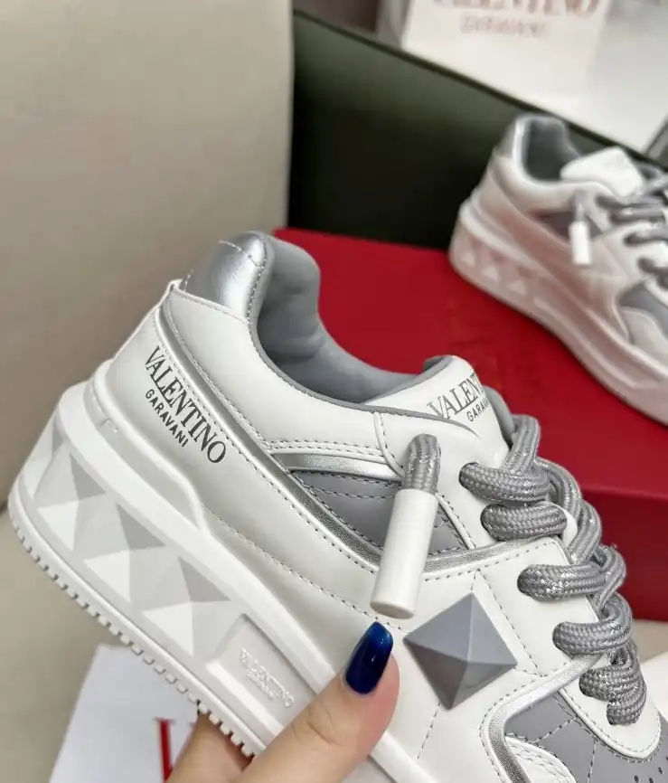 hype Valentino Sneakers