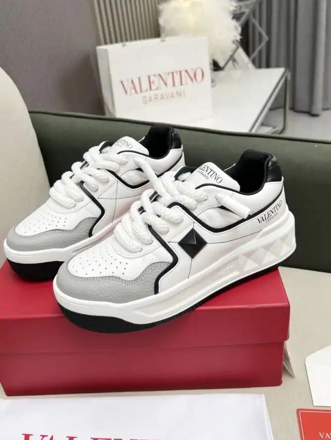 hype Valentino Sneakers