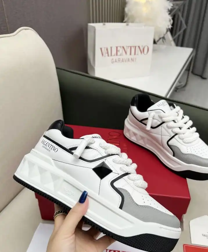 hype Valentino Sneakers