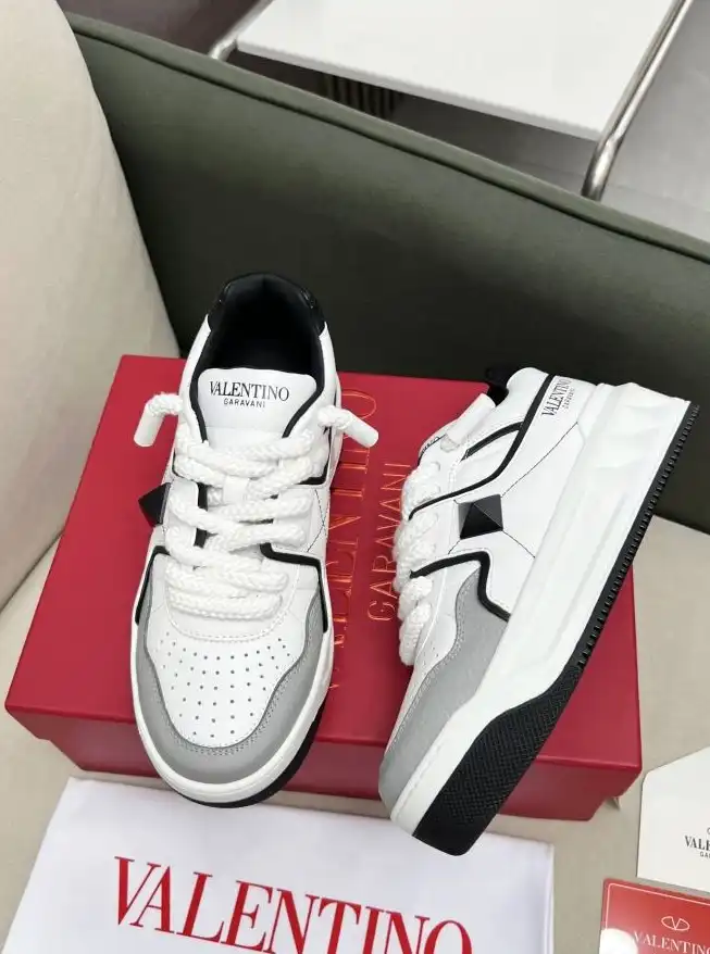 hype Valentino Sneakers