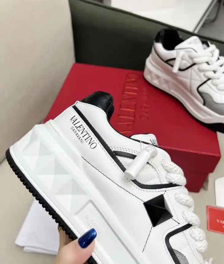 hype Valentino Sneakers