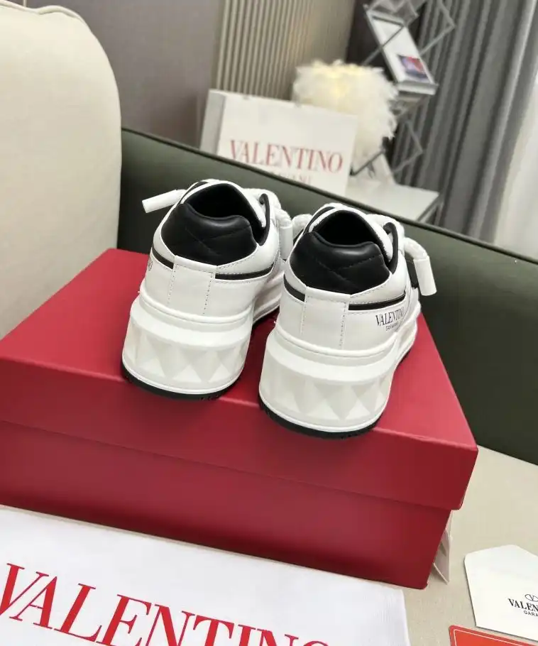 hype Valentino Sneakers