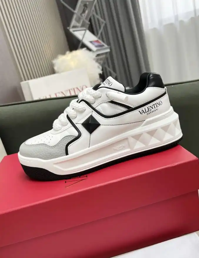 hype Valentino Sneakers