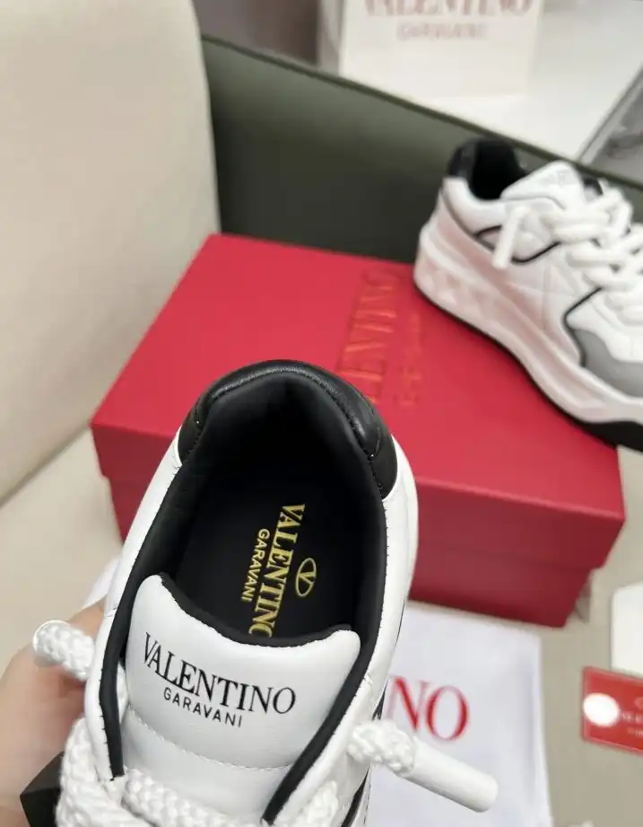 hype Valentino Sneakers