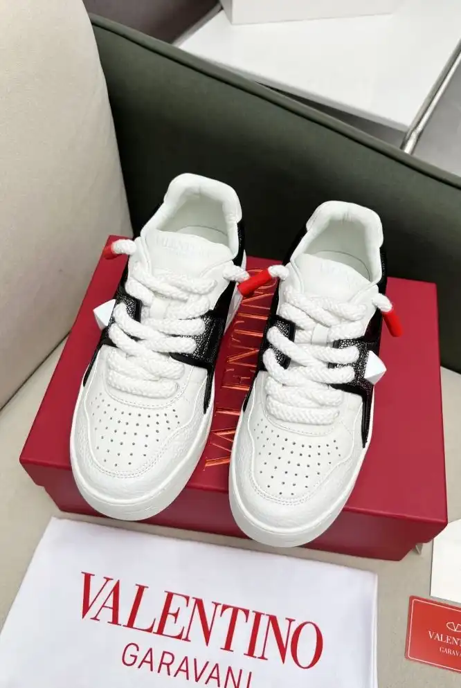 hype Valentino Sneakers