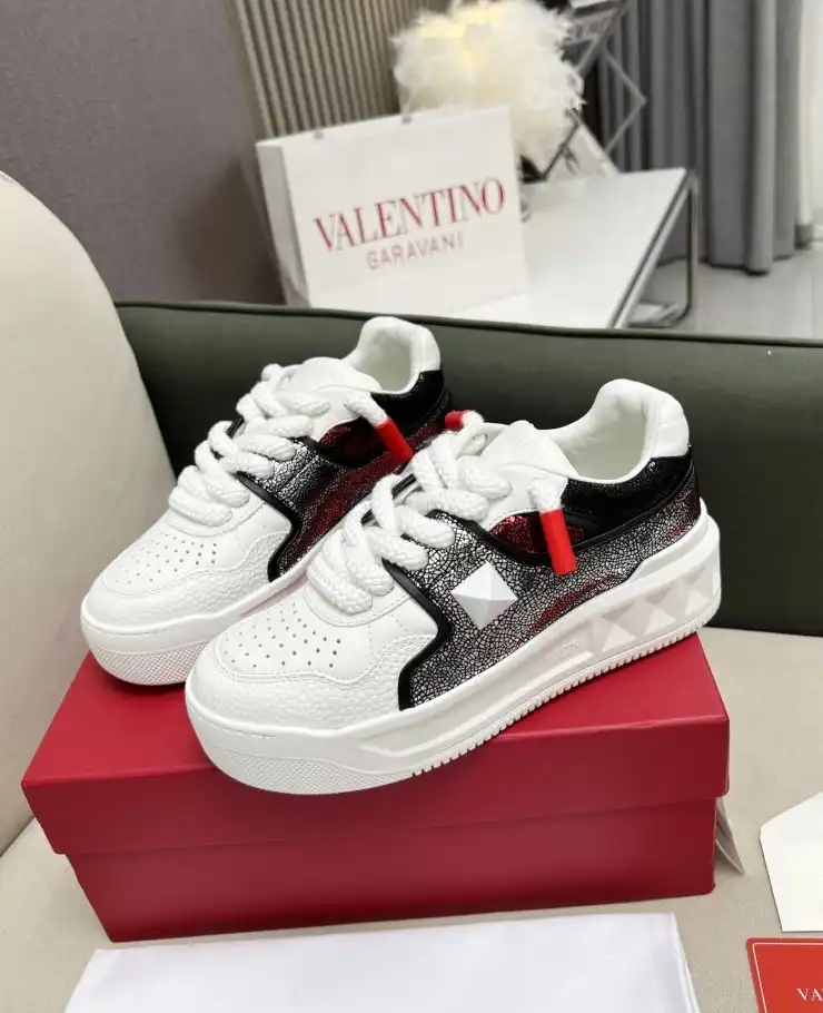 hype Valentino Sneakers